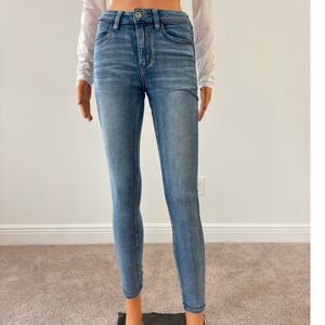 American Eagle Ne(x)t Level Stretch Hi-Rise Jegging Light Wash Blue Jeans Size 2